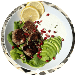 Griechische Frikadellen-Avocado-Bowl